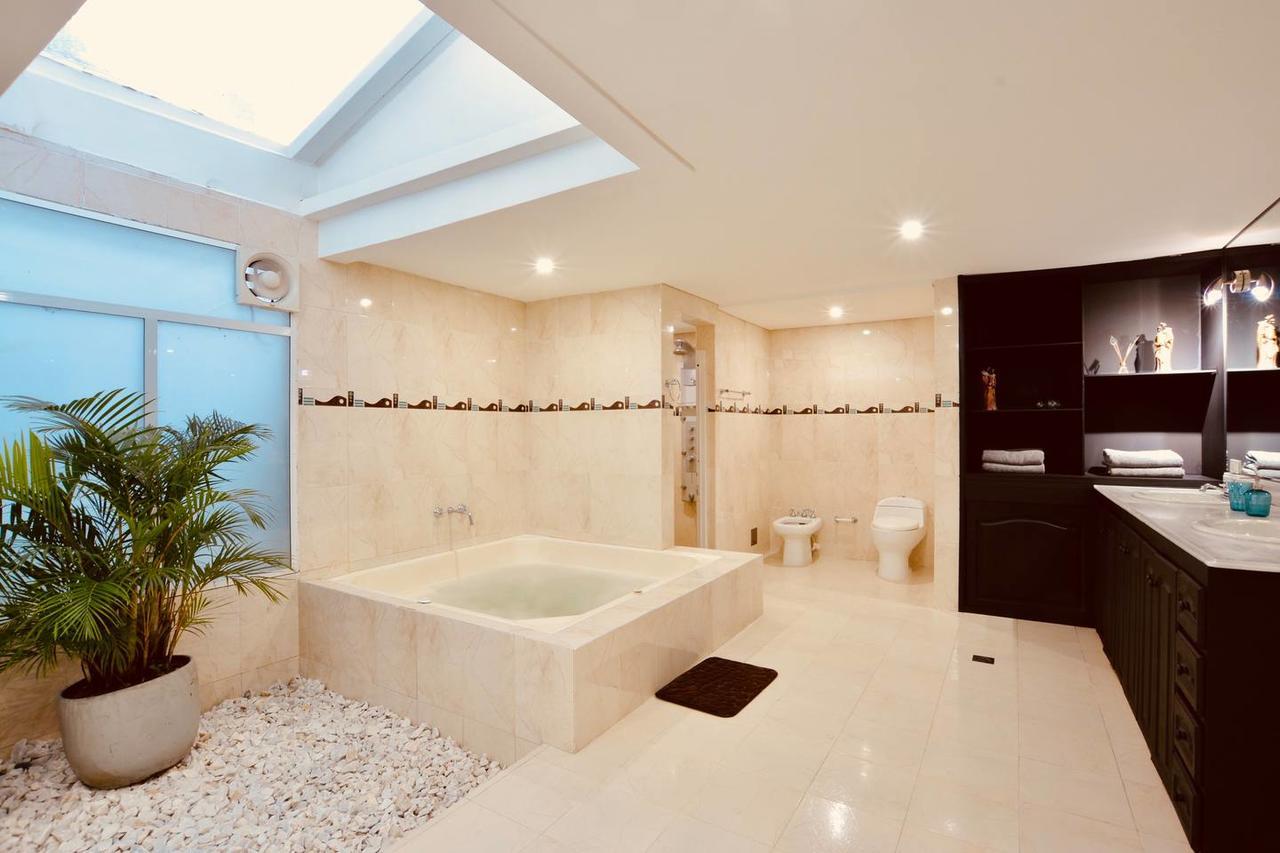 La Mansion *